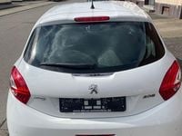 Gebraucht Peugeot 208 Active 82 PS (60 kW) 2012 Weiß Kleinwagen