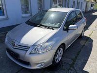 Gebraucht Toyota Auris Travel 132 PS (97 kW) 2012 Silver metallic Kleinwagen