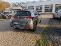 Gebraucht Toyota Auris Hybrid Basis 136 PS (100 kW) 2017 Platinum bronze metallic Limousine