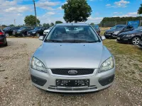 Gebraucht Ford Focus Ghia 101 PS (74 kW) 2006 Silber Limousine
