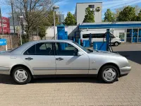 Gebraucht Mercedes E240 170 PS (125 kW) 1998 Silber Limousine