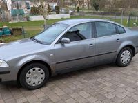 Gebraucht VW Passat Basis 131 PS (96 kW) 2004 Grau Limousine