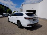 Gebraucht VW Passat Elegance 150 PS (110 kW) 2024 Weiß Kombi