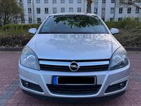 Second-hand Opel Astra 2005 Argintiu Coupe