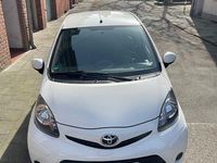 Gebraucht Toyota Aygo Cool 68 PS (50 kW) 2014 Weiß Kleinwagen