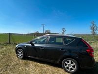 Używany Kia Ceed 115 KM (84 kW) 2008 Czarny Hatchback
