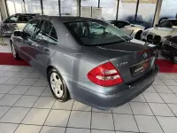 Gebraucht Mercedes E200 163 PS (119 kW) 2004 Blau Limousine