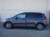 Neu VW Touran 150 PS (110 kW) 2026 Delfingrau metallic Van / Kleinbus