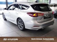 Gebraucht Ford Focus ST-Line 155 PS (114 kW) 2024 Polarsilber metallic Kombi