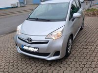 Gebraucht Toyota Verso-S Life 99 PS (72 kW) 2012 Silber Van / Kleinbus