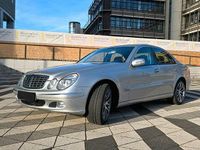 Gebraucht Mercedes E220 150 PS (110 kW) 2003 Silber Limousine