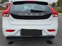 Gebraucht Volvo V40 122 PS (89 kW) 2016 Weiß Limousine