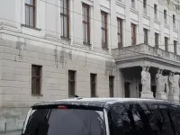 Second-hand VW Caddy 102 CP (75 kW) 2022 Andere farben Monovolum