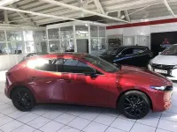 Neu Mazda 3 Homura-Line 140 PS (102 kW) 2026 Soul red crystal m Limousine