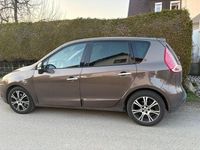 Gebraucht Renault Scénic III Dynamique 150 PS (110 kW) 2010 Braun Van / Kleinbus