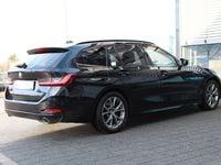 Gebraucht BMW 318 150 PS (110 kW) 2023 Radio bmw reverse rds Kombi