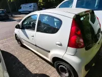 Gebraucht Peugeot 107 68 PS (50 kW) 2011 Weiß Kleinwagen