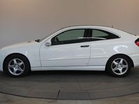 Gebraucht Mercedes C200 163 PS (119 kW) 2001 Weiß Coupé