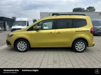 Gebraucht Mercedes T180 Progressive 131 PS (96 kW) 2025 Limonitgelb Van / Kleinbus