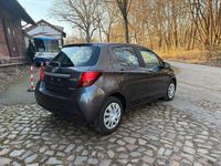 Gebraucht Toyota Yaris 73 PS (53 kW) 2016 Grau Limousine