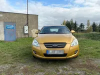 Second-hand Kia Ceed 109 CP (80 kW) 2007 Galben Hatchback