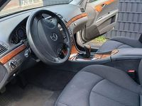 Gebraucht Mercedes E240 Classic 177 PS (130 kW) 2002 Silber Limousine