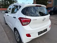 Gebraucht Hyundai i10 Classic 67 PS (49 kW) 2015 Weiß Kleinwagen