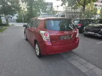 Gebraucht Toyota Verso Executive 150 PS (110 kW) 2011 Rot Van / Kleinbus