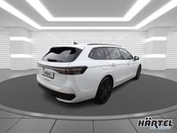 Gebraucht VW Passat Style 150 PS (110 kW) 2024 Oryxweiß perleffekt (weiß) Limousine