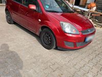 Gebraucht Ford Fiesta 80 PS (58 kW) 2008 Rot Kleinwagen