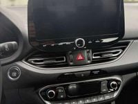 Gebraucht Hyundai i30 Trend 160 PS (117 kW) 2023 Weiß Limousine