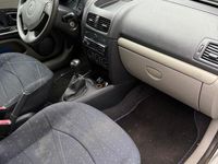 Gebraucht Renault Clio II 74 PS (54 kW) 2001 Silber Kleinwagen