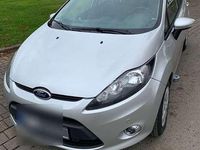 Gebraucht Ford Fiesta Trend 95 PS (69 kW) 2012 Silber Limousine