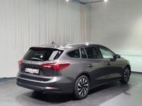 Gebraucht Ford Focus Titanium 125 PS (91 kW) 2024 Grau, magnetic metallic Limousine