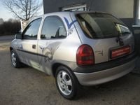 Używany Opel Corsa Edition 65 KM (47 kW) 2000 Srebrny Hatchback