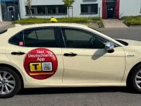 Gebraucht Toyota Camry 131 PS (96 kW) 2022 Weiß Limousine