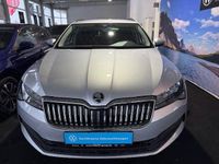 Gebraucht Skoda Superb 150 PS (110 kW) 2022 Silber metallic Kombi