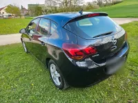 Używany Opel Astra 110 KM (80 kW) 2010 Czarny Sedan/Limuzyna