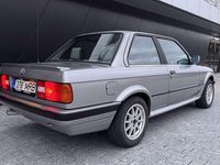 Gebraucht BMW 325 170 PS (125 kW) 1990 Grau Limousine