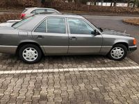 Gebraucht Mercedes E230 132 PS (97 kW) 1990 Grau Limousine