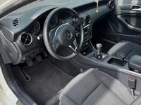 Gebraucht Mercedes A180 122 PS (89 kW) 2014 Weiß Limousine