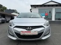 Gebraucht Hyundai i30 Classic 99 PS (72 kW) 2015 Silber Limousine