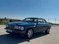 Gebraucht Mercedes E280 177 PS (130 kW) 1978 Blau