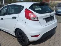 Gebraucht Ford Fiesta Ambiente 60 PS (44 kW) 2015 Weiß Kleinwagen