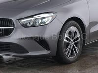Gebraucht Mercedes B200 Progressive 163 PS (119 kW) 2024 Grau Van / Kleinbus