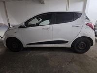 Gebraucht Hyundai i10 67 PS (49 kW) 2016 Weiß Kleinwagen