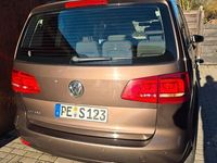 Gebraucht VW Touran Trendline 105 PS (77 kW) 2012 Braun Van / Kleinbus