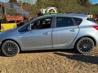 Używany Opel Astra 140 KM (102 kW) 2011 Srebrny Sedan/Limuzyna