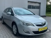 Gebraucht Opel Astra 101 PS (74 kW) 2011 Silber Kombi