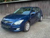 Gebraucht Hyundai i30 122 PS (89 kW) 2009 Blau Kleinwagen